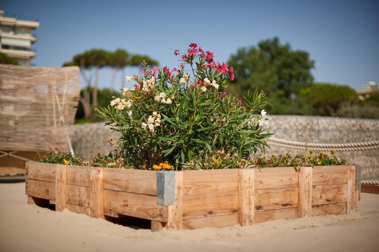 Hotel Saraceno Resort With Private Beach Milano Marittima Exterior photo